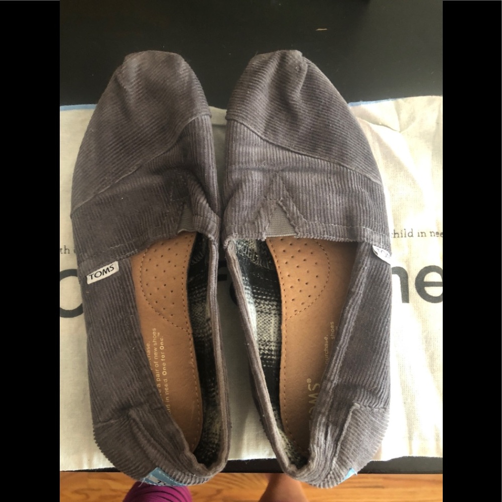 Women’s Gray Toms size 8